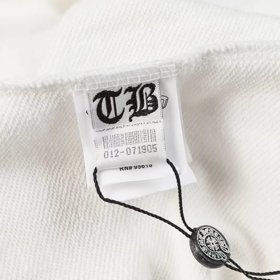 P240 Cross-border running quantity model, please do not place an order if you are pursuing quality - Chrome Hearts/Chrome Hearts 23ss scroll horseshoe print zipper sweatshirt cardigan jacket - High weight, high density and high quality. The wool is soft, delicate and skin-friendly. It feels soft and silky. It has excellent warmth and skin-friendly properties. - Custom-woven and dyed, no color difference. No matter the fabric or workmanship details, it beats the ordinary version on the market. - Hardware and zipper accessories are all customized, full of details - Color: black white -Size: S M L XL